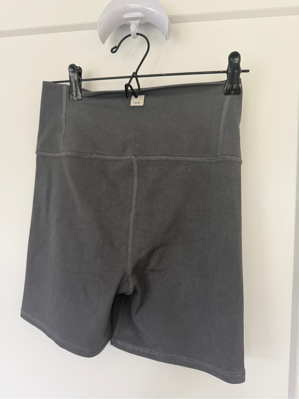 NWOT Vuori Studio Biker Shorts Charcoal Gray Size M